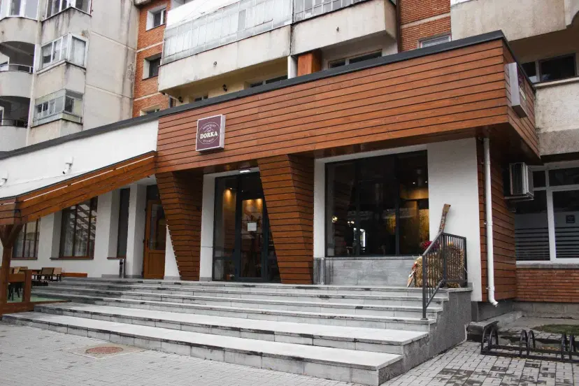 https://honeypot0.s3.amazonaws.com/gallery/1713954828573-gallery-Restaurant%20Dorka%20%281%29.webp