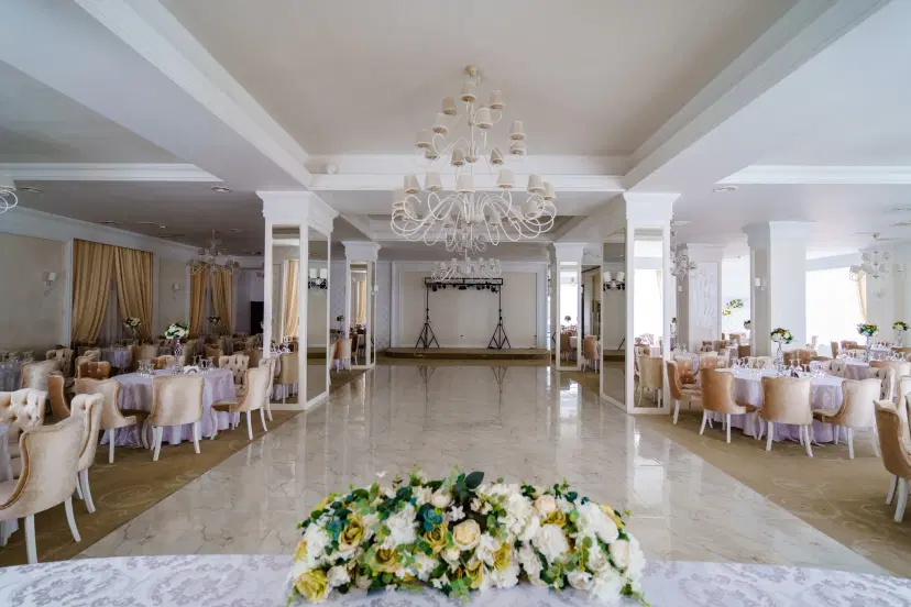 https://honeypot0.s3.amazonaws.com/gallery/1714037278688-gallery-Hotel%20Craiovita%20%282%29.webp