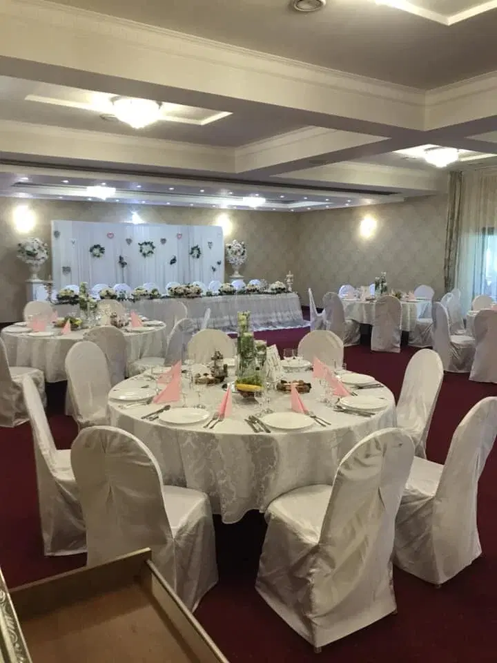 https://honeypot0.s3.amazonaws.com/gallery/1716396788922-gallery-Restaurant%20Amicu%20%282%29.webp