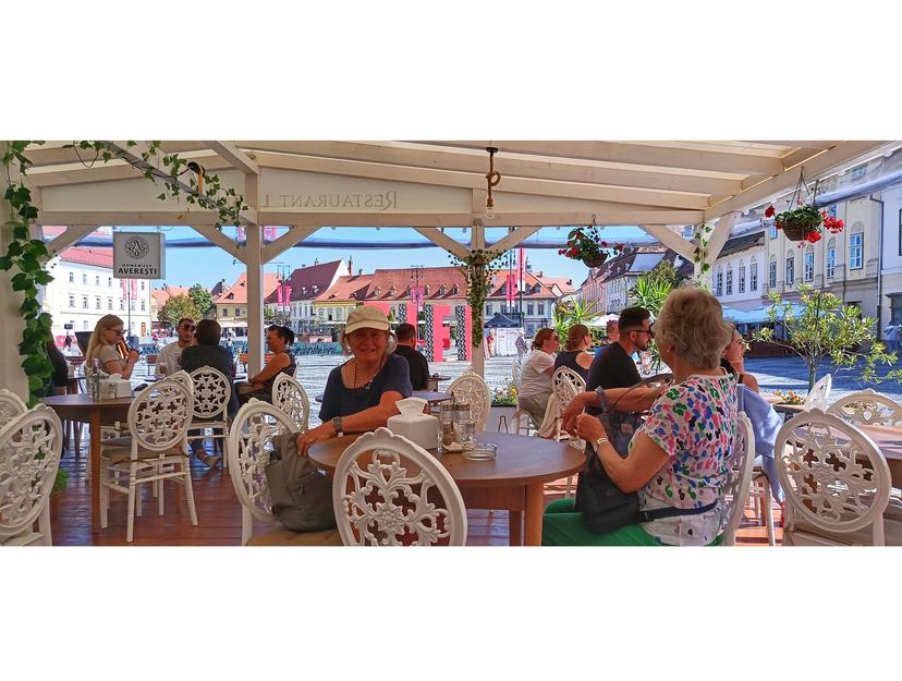 https://honeypot0.s3.amazonaws.com/gallery/1738850622122-gallery-Restaurant%20Lyra%20%283%29.jpg