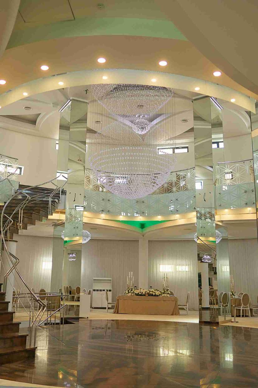 https://honeypot0.s3.amazonaws.com/gallery/1739796724537-gallery-salonul-Epoca.jpg