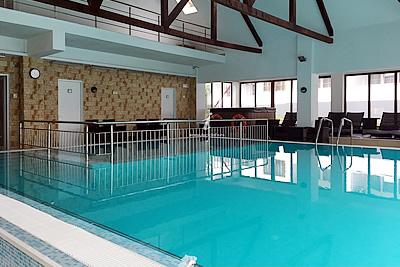 https://honeypot0.s3.amazonaws.com/gallery/1740142637530-gallery-piscina_interior.jpg
