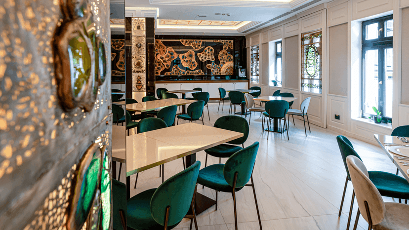 https://honeypot0.s3.amazonaws.com/gallery/1740147610426-gallery-hotel-carolin-restaurant-6.png