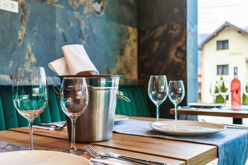 https://honeypot0.s3.amazonaws.com/gallery/1740149227669-gallery-hotelul-domnitei-restaurant-11.jpg