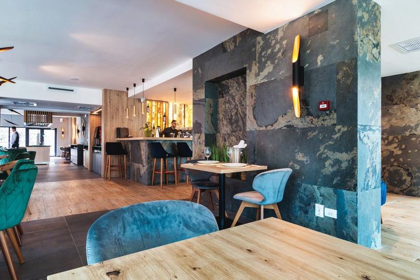https://honeypot0.s3.amazonaws.com/gallery/1740149227686-gallery-hotelul-domnitei-restaurant-1.jpg