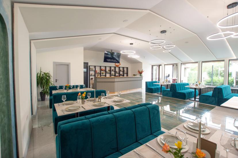 https://honeypot0.s3.amazonaws.com/gallery/1740585686903-gallery-Fusion%20Restaurant%20%285%29.jpg