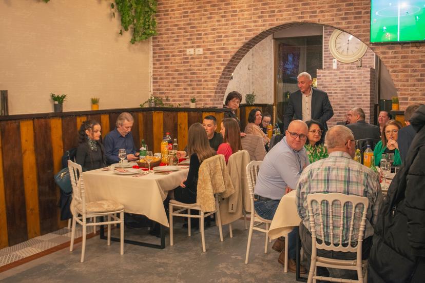 https://honeypot0.s3.amazonaws.com/gallery/1740655952025-gallery-Fams%20Restaurant%20%20%285%29.jpg