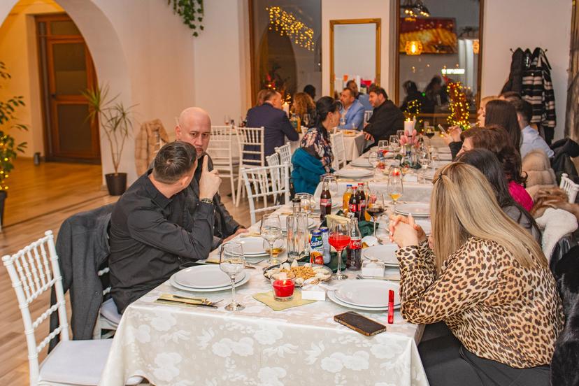 https://honeypot0.s3.amazonaws.com/gallery/1740655952659-gallery-Fams%20Restaurant%20%20%288%29.jpg