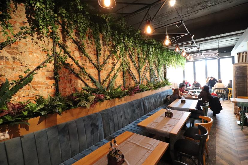 https://honeypot0.s3.amazonaws.com/gallery/1740660585634-gallery-Bistro%20Callatis%20%284%29.jpg