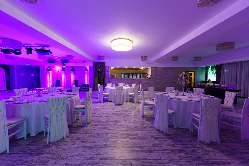 https://honeypot0.s3.amazonaws.com/gallery/1741258479536-gallery-salon-de-evenimente-parter.jpg