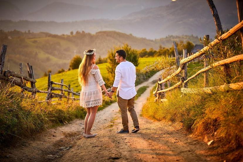 https://honeypot0.s3.amazonaws.com/gallery/1743410765978-gallery-fotografii-nunta-brasov-4.jpg