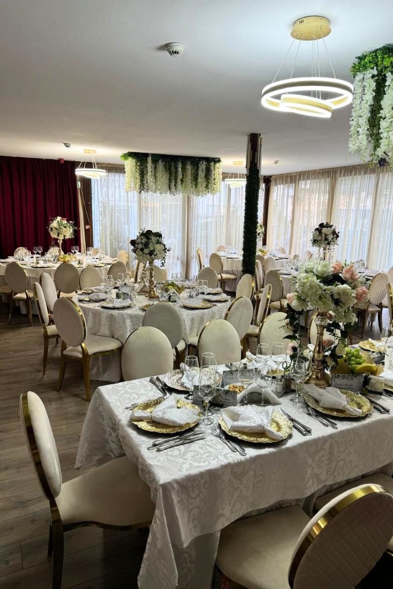https://honeypot0.s3.amazonaws.com/gallery/1747215871296-gallery-Restaurant%20Floreal%20%287%29.jpg